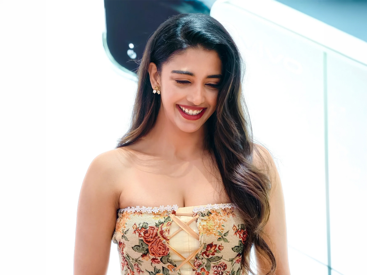 Heroine Daksha Nagarkar At Ameerpet1