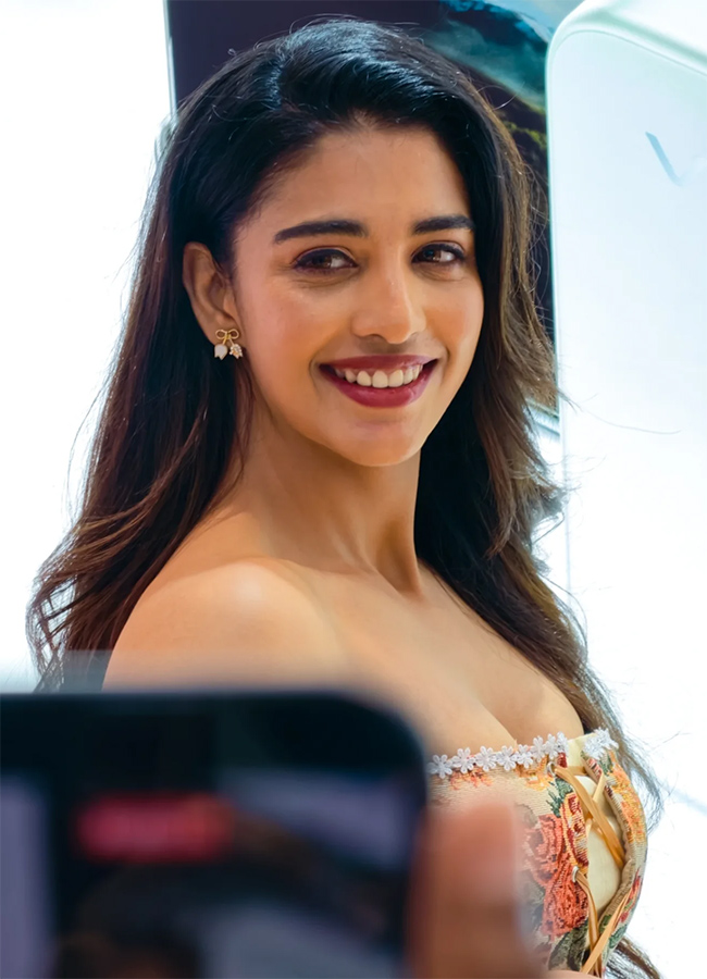 Heroine Daksha Nagarkar At Ameerpet12