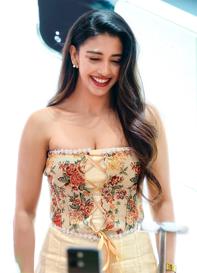 Heroine Daksha Nagarkar At Ameerpet3