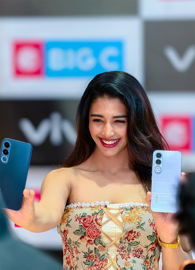 Heroine Daksha Nagarkar At Ameerpet5