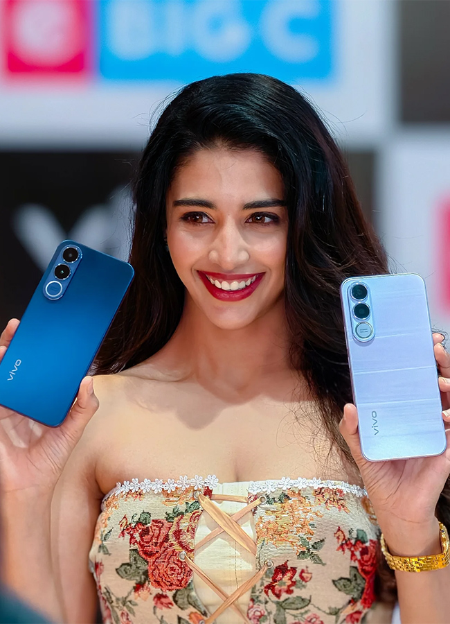 Heroine Daksha Nagarkar At Ameerpet6