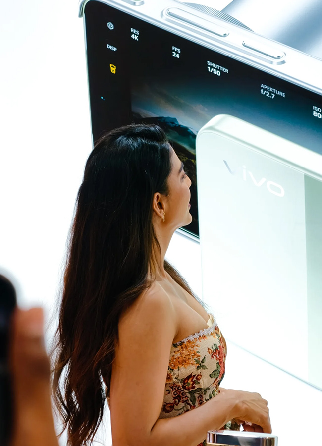 Heroine Daksha Nagarkar At Ameerpet7