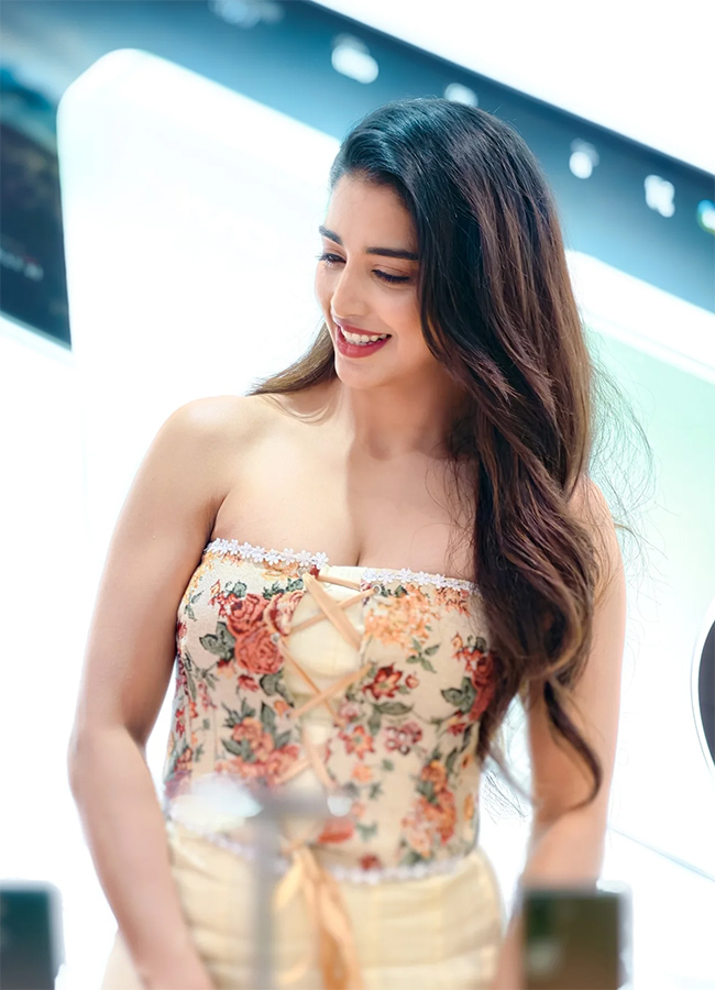 Heroine Daksha Nagarkar At Ameerpet9