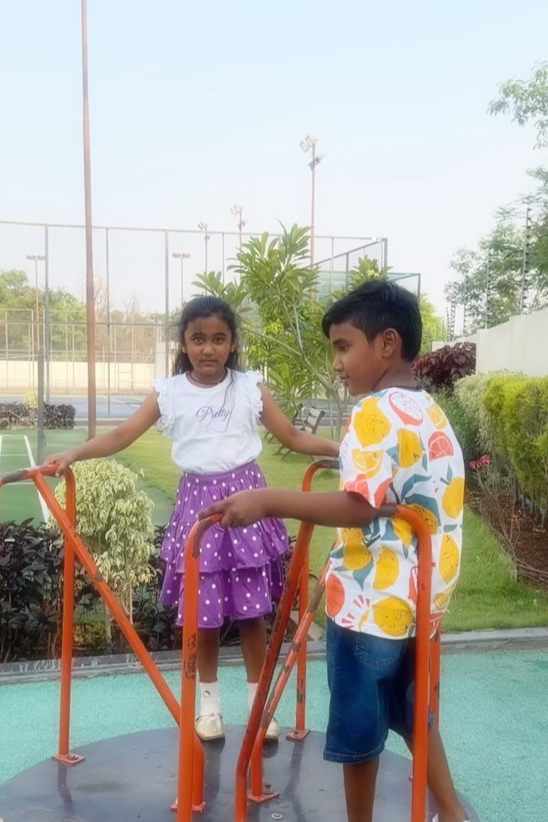  Taraka Ratna Wife Alekhya Reddy With Her Children Photos5