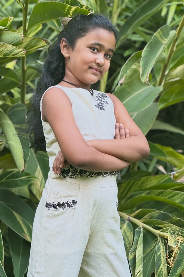  Taraka Ratna Wife Alekhya Reddy With Her Children Photos7