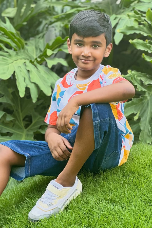  Taraka Ratna Wife Alekhya Reddy With Her Children Photos8