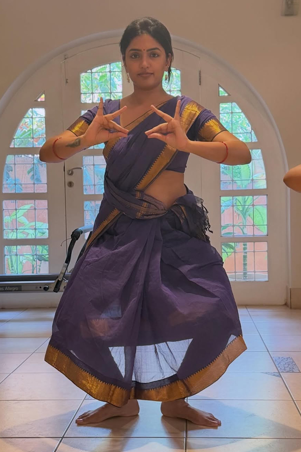 Actress Eesha Rebba Birthday Moments Photos12