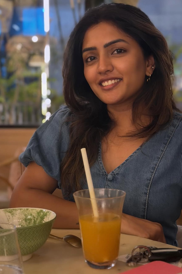 Actress Eesha Rebba Birthday Moments Photos14