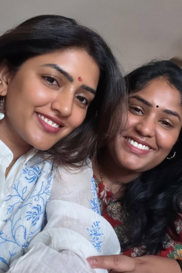 Actress Eesha Rebba Birthday Moments Photos15