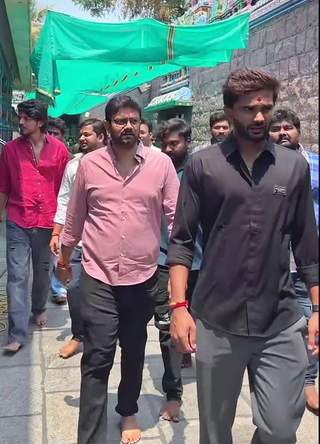 Cricketer Nitish Kumar Reddy in Peddamma Talli Temple Jubilee Hills12