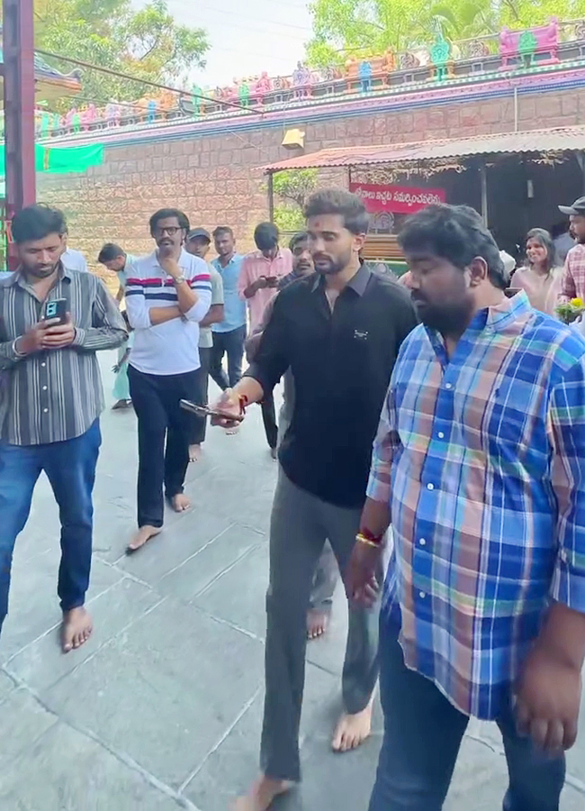 Cricketer Nitish Kumar Reddy in Peddamma Talli Temple Jubilee Hills13