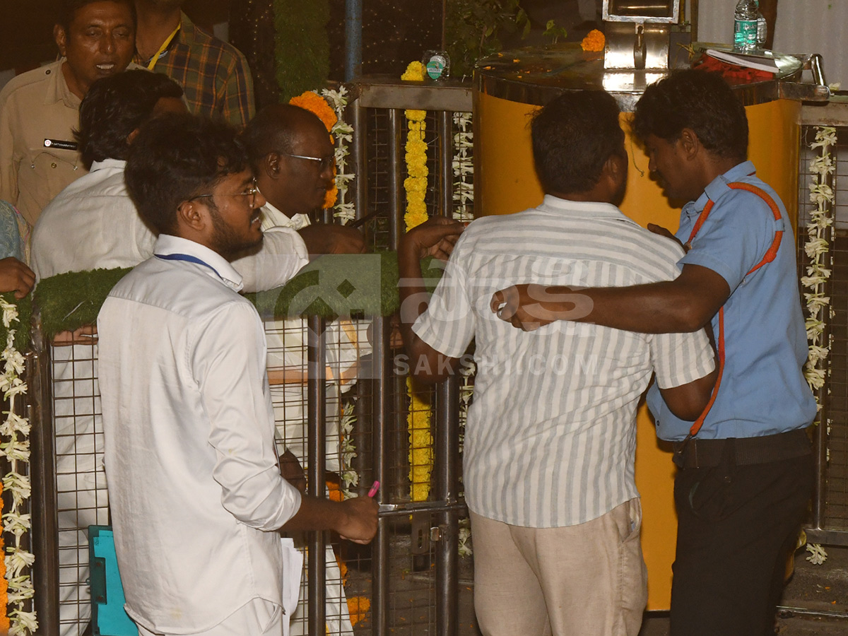 Devotional : Nijaroopa Darshanam at Simhachalam HD Photos10