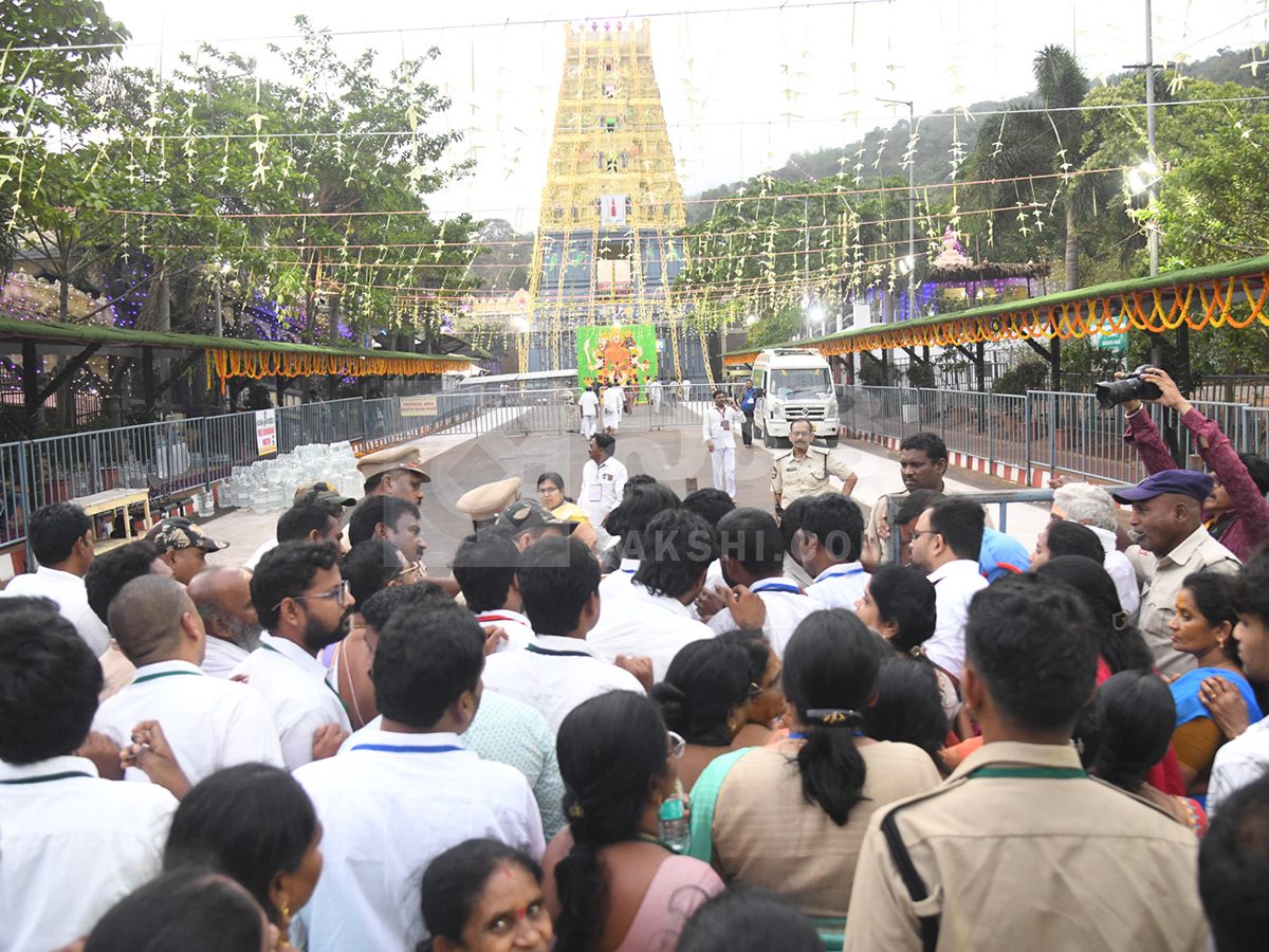 Devotional : Nijaroopa Darshanam at Simhachalam HD Photos8