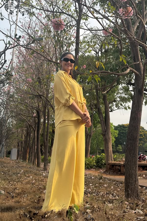 Actress Mrunal Thakur Latest Beautiful Photos7