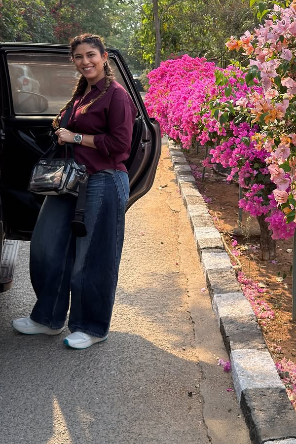 Actress Mrunal Thakur Latest Beautiful Photos8