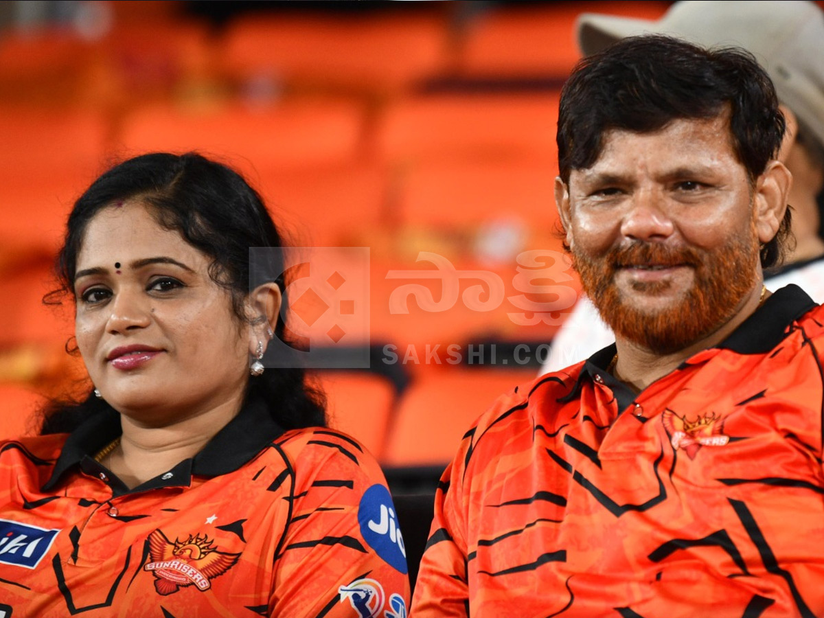SRH vs DC: Celebrities Light Up Uppal Stadium in IPL 2026 Photos23