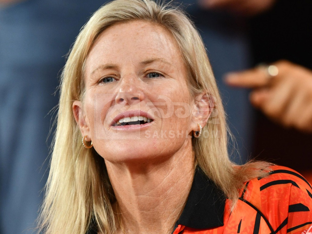 SRH vs DC: Celebrities Light Up Uppal Stadium in IPL 2026 Photos25