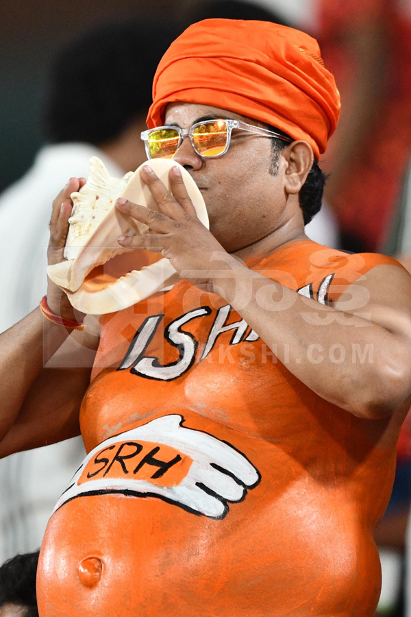 SRH vs DC: Celebrities Light Up Uppal Stadium in IPL 2026 Photos33