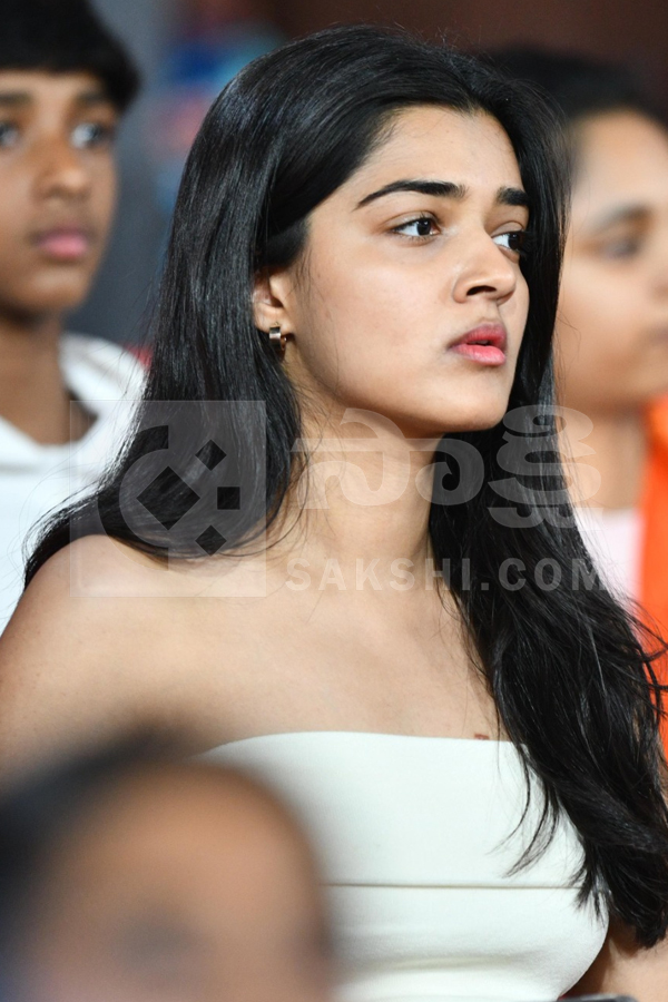 SRH vs DC: Celebrities Light Up Uppal Stadium in IPL 2026 Photos40