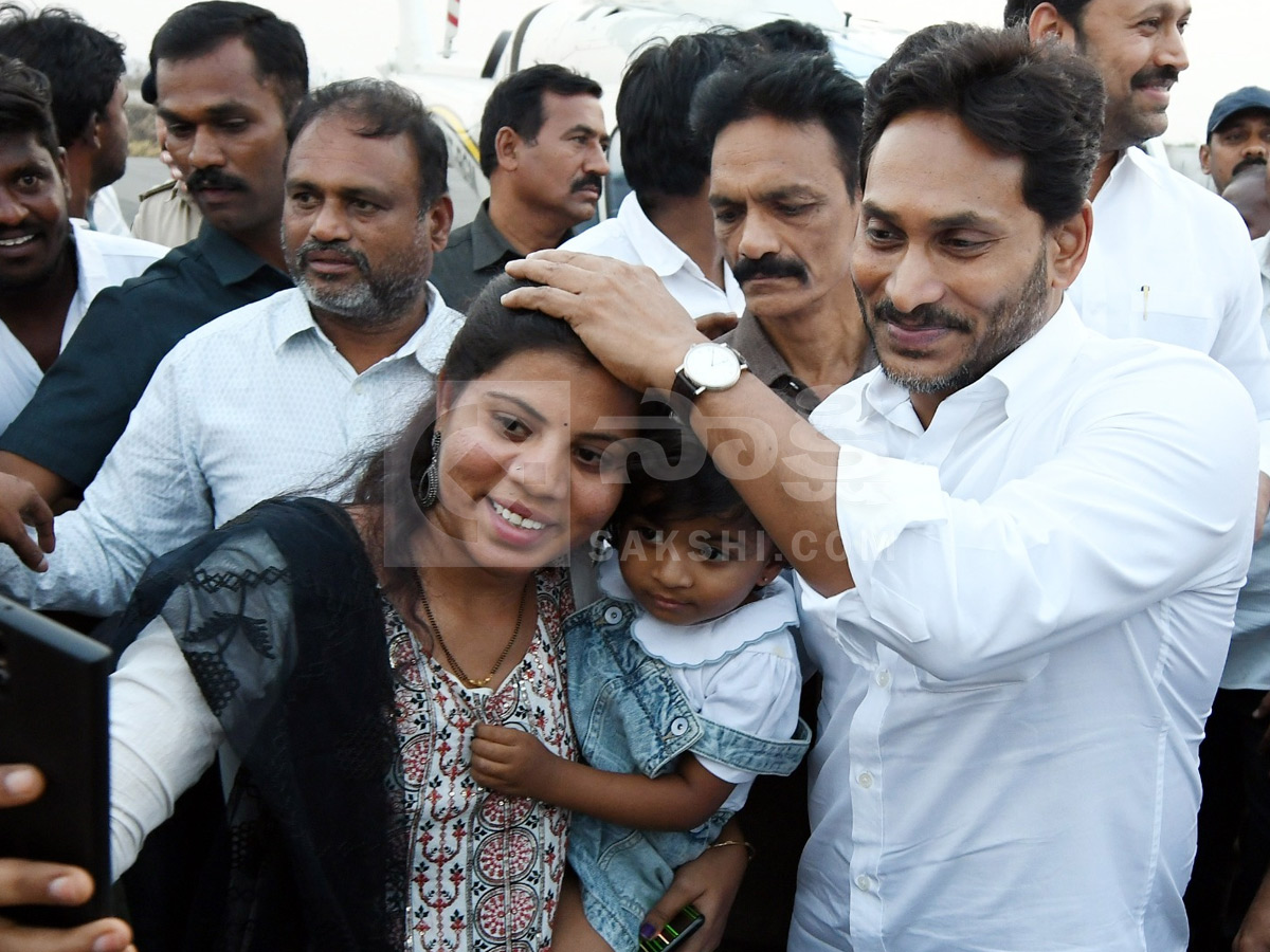 YS Jagan Received Grand Welcome at Pulivendula Photos2