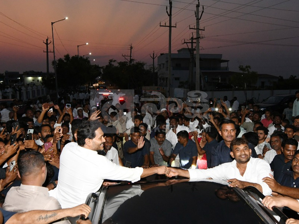 YS Jagan Received Grand Welcome at Pulivendula Photos11