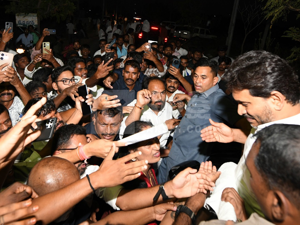 YS Jagan Received Grand Welcome at Pulivendula Photos13