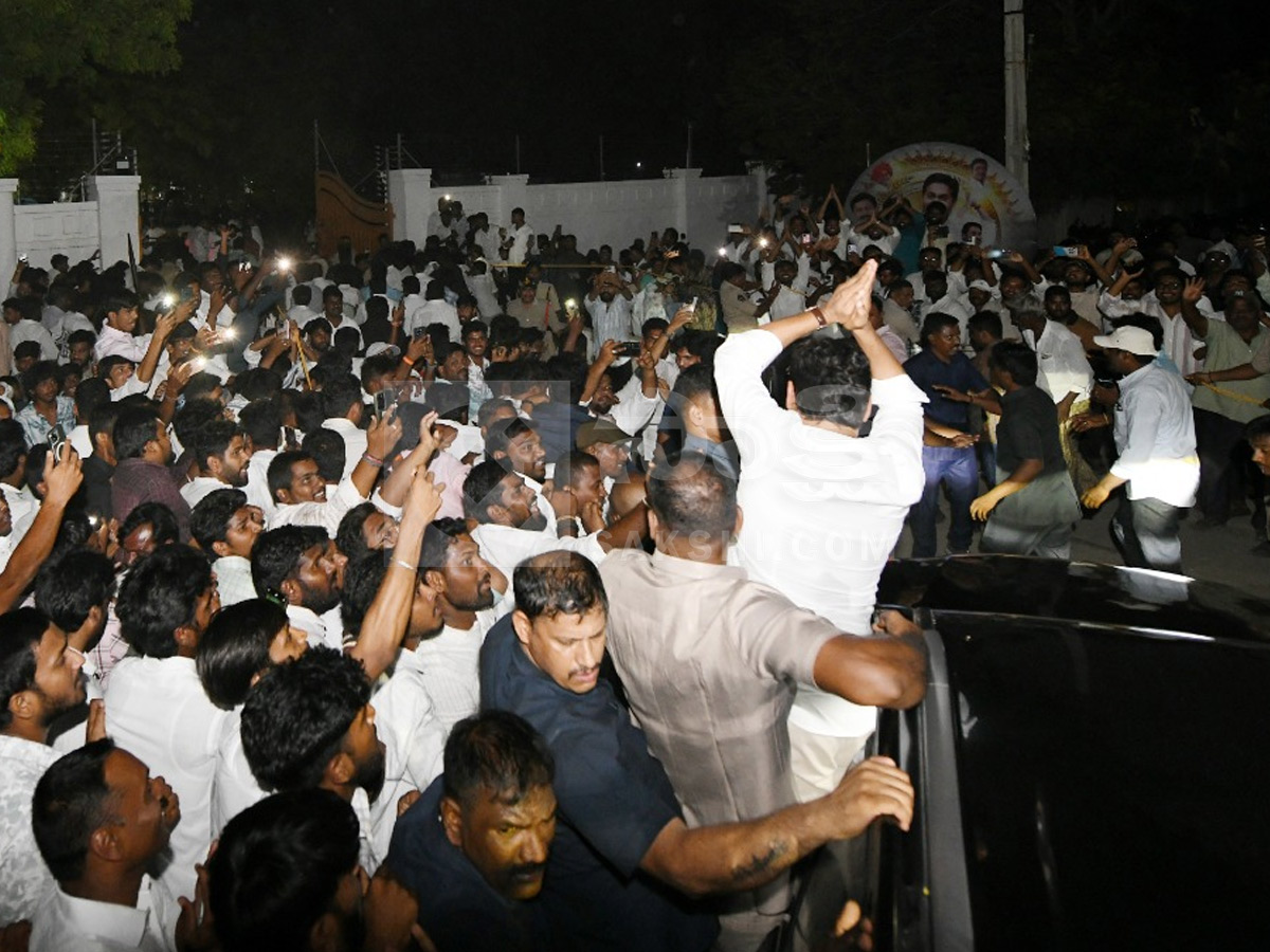YS Jagan Received Grand Welcome at Pulivendula Photos16
