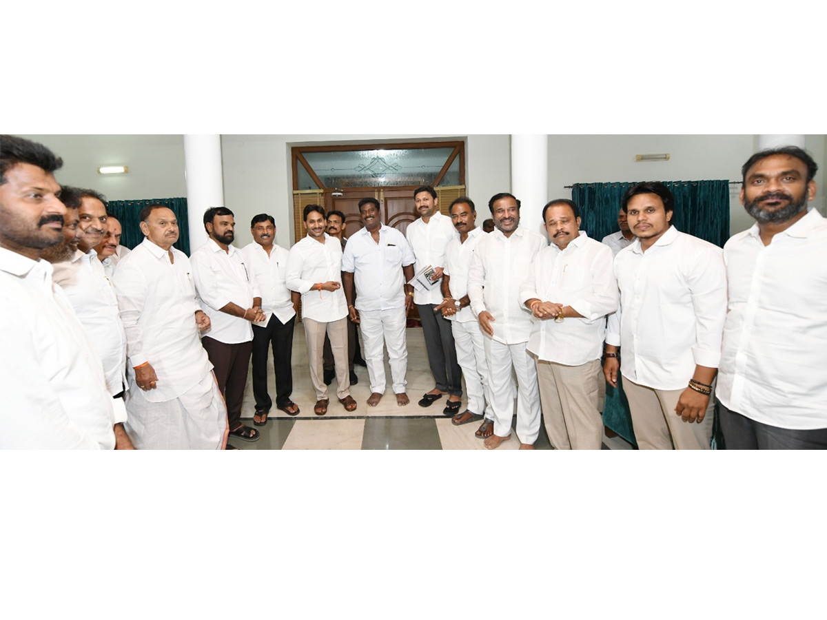 YS Jagan Received Grand Welcome at Pulivendula Photos17