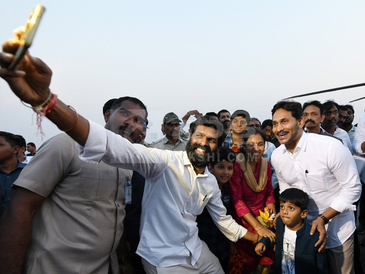 YS Jagan Received Grand Welcome at Pulivendula Photos4