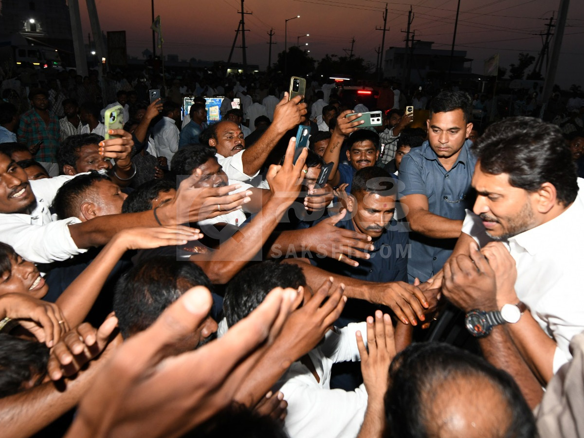 YS Jagan Received Grand Welcome at Pulivendula Photos6