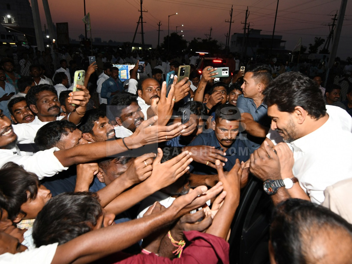 YS Jagan Received Grand Welcome at Pulivendula Photos7