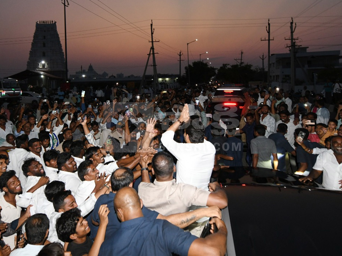 YS Jagan Received Grand Welcome at Pulivendula Photos8