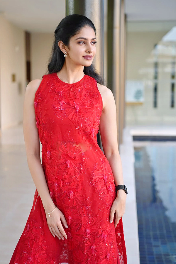Actress Manasa Varanasi shone Brightly In The red Dress Photos3