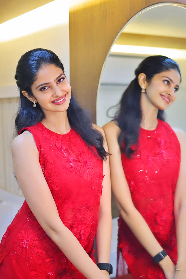 Actress Manasa Varanasi shone Brightly In The red Dress Photos9