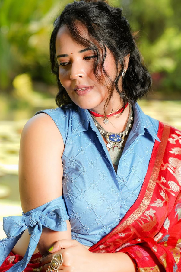 Anchor Anasuya Bharadwaj Enjoys Nature Photos2