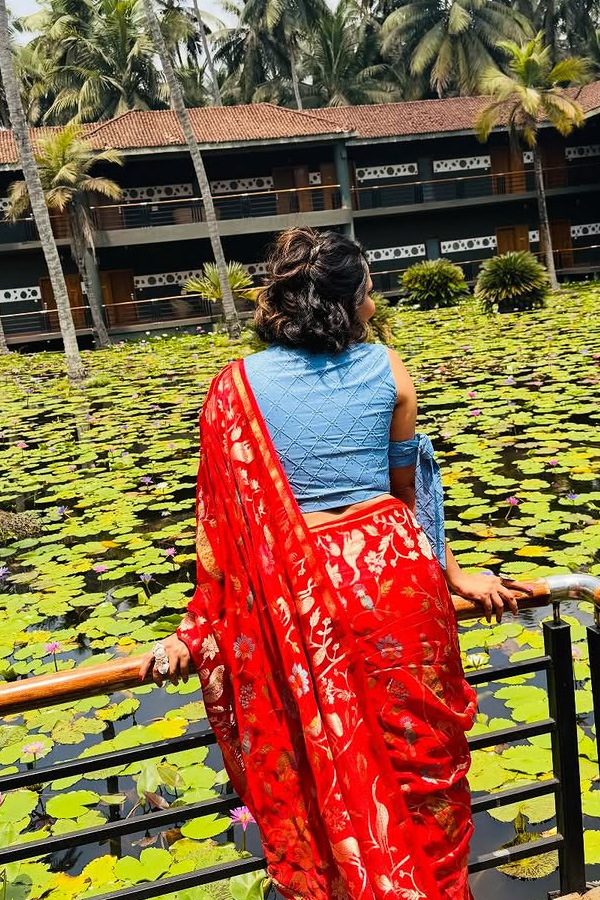 Anchor Anasuya Bharadwaj Enjoys Nature Photos13