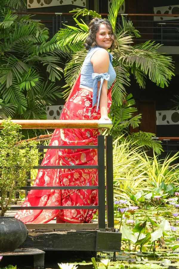 Anchor Anasuya Bharadwaj Enjoys Nature Photos15
