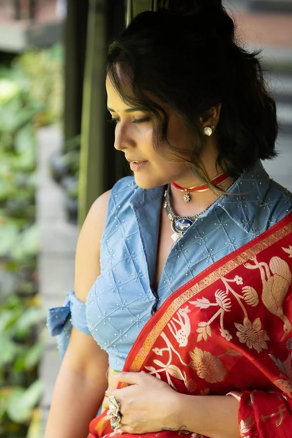 Anchor Anasuya Bharadwaj Enjoys Nature Photos3