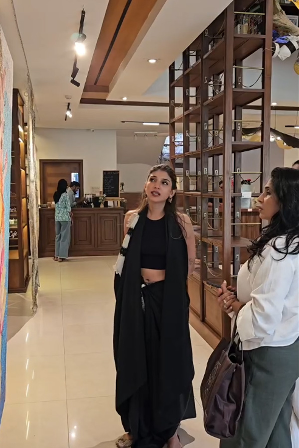 Medhyaa Art Gallery by Miheeka Bajaj At Rama Naidu Studios Photos16