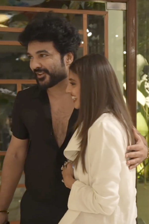 Medhyaa Art Gallery by Miheeka Bajaj At Rama Naidu Studios Photos3