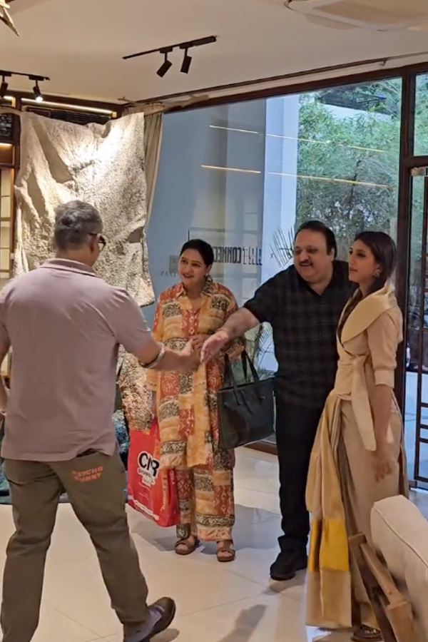 Medhyaa Art Gallery by Miheeka Bajaj At Rama Naidu Studios Photos4