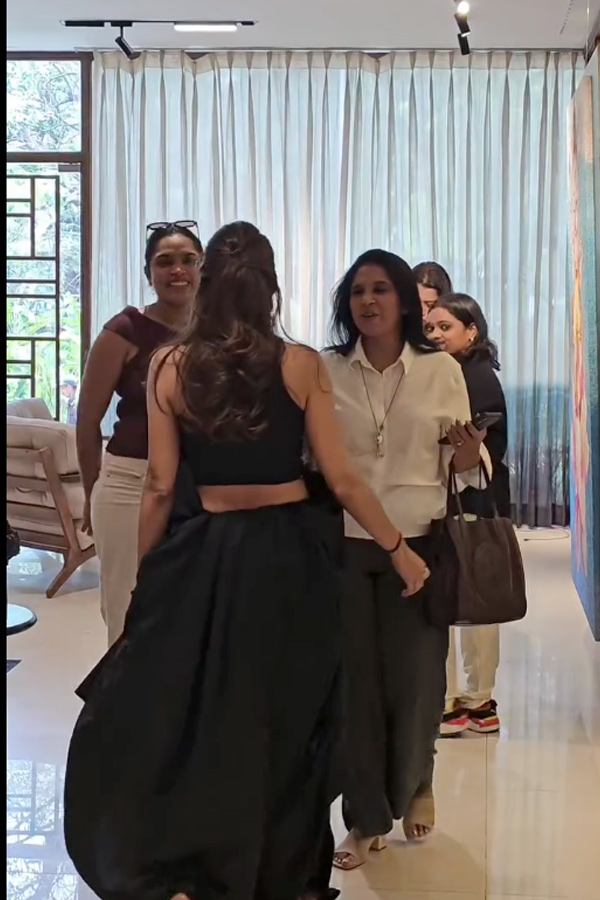 Medhyaa Art Gallery by Miheeka Bajaj At Rama Naidu Studios Photos5