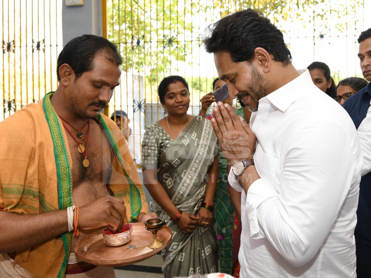 YS Jagan Pulivendula Tour 2nd Day Photos11