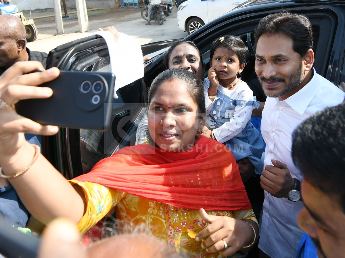 YS Jagan Pulivendula Tour 2nd Day Photos13