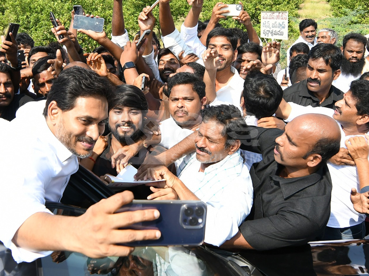 YS Jagan Pulivendula Tour 2nd Day Photos18