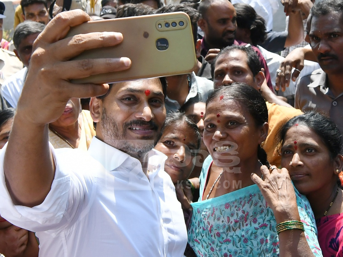 YS Jagan Pulivendula Tour 2nd Day Photos22