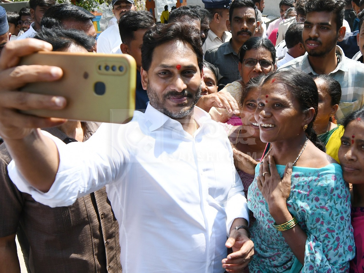 YS Jagan Pulivendula Tour 2nd Day Photos23