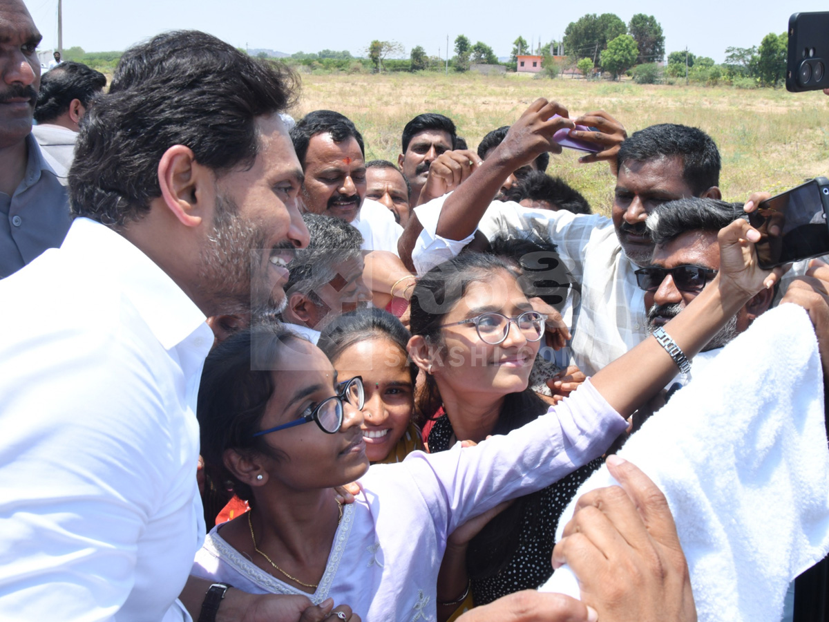 YS Jagan Pulivendula Tour 2nd Day Photos4