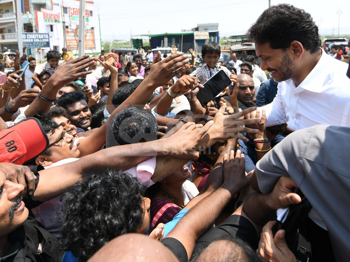 YS Jagan Pulivendula Tour 2nd Day Photos32