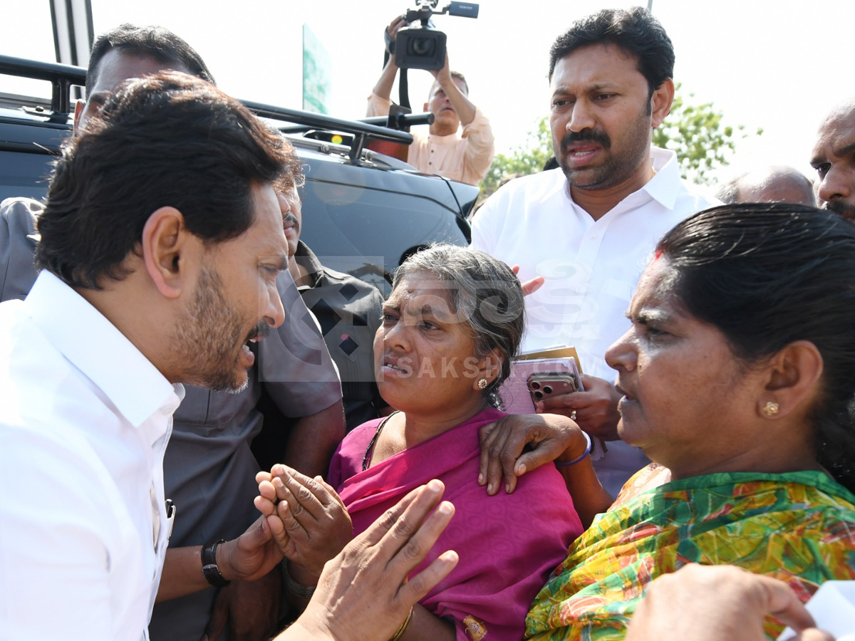 YS Jagan Pulivendula Tour 2nd Day Photos8